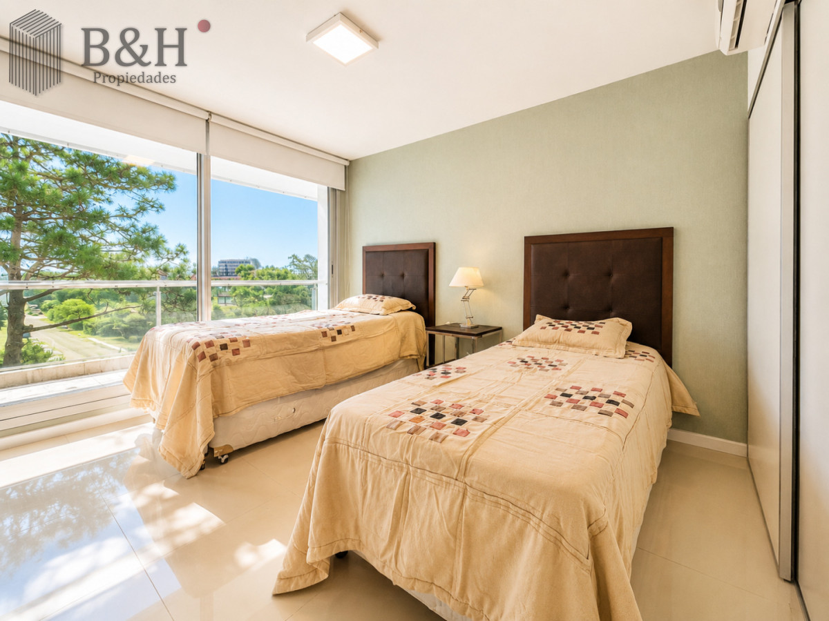 Apartamento ID.5297 - Moderno Apartamento de 2 Dormitorios sobre Roosevelt, a pasos de Playa Brava, en Alquiler Anual 
