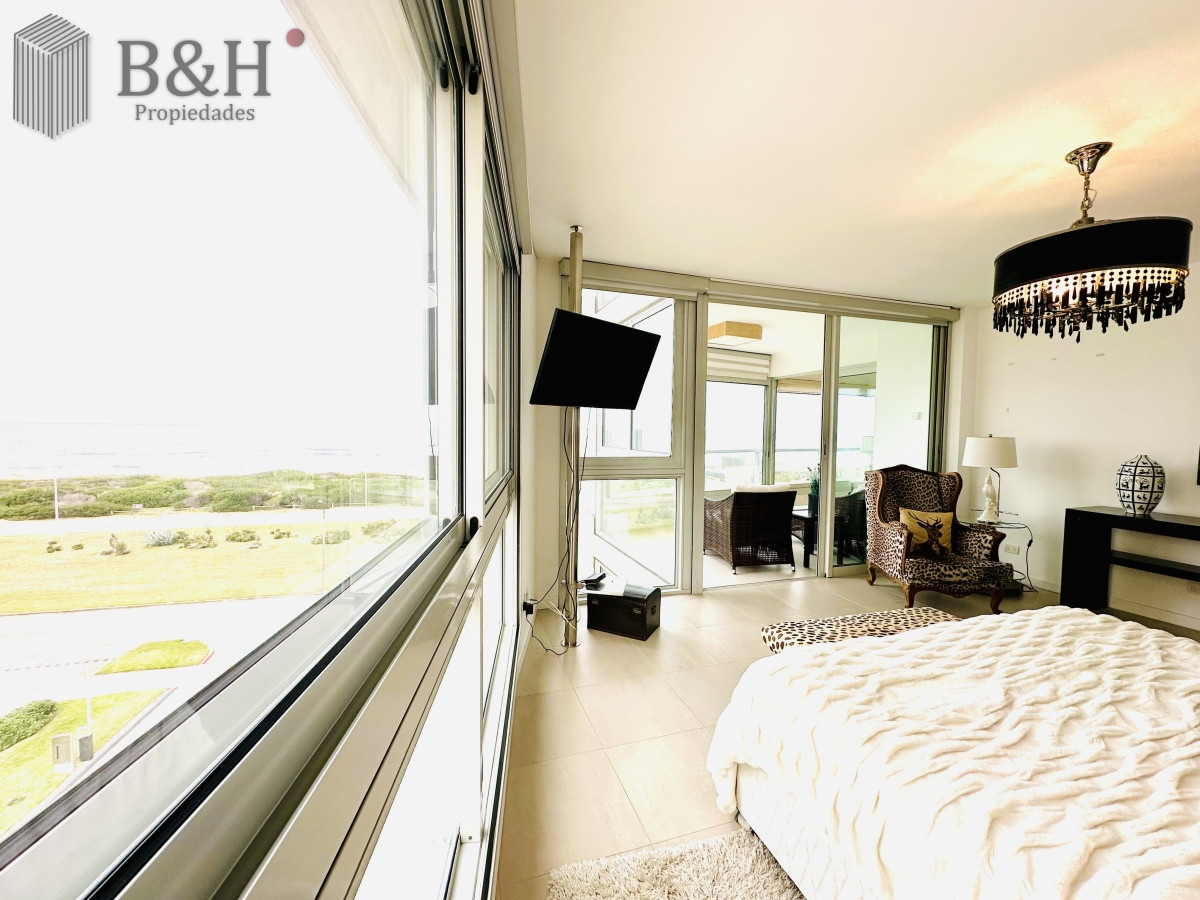 Apartamento ID.2690 - Oportunidad en Venta y Alquiler temporal de maravilloso departamento esquinero en Torre Le Parc, Playa Brava, Punta del Este