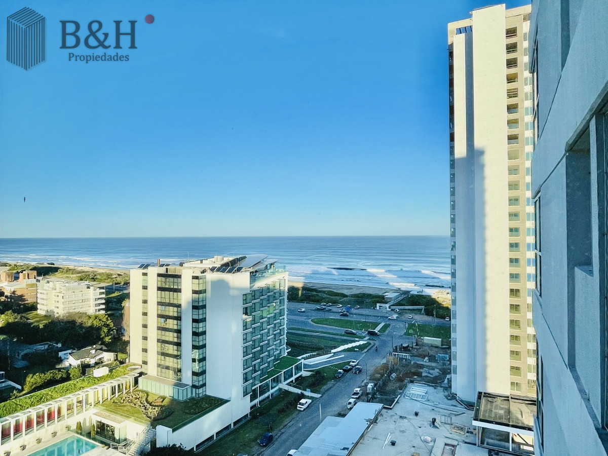 Apartamento ID.3261 - Apartamento piso alto con Vista de 3 Dormitorios y Parrillero en Playa Brava, Punta del Este 