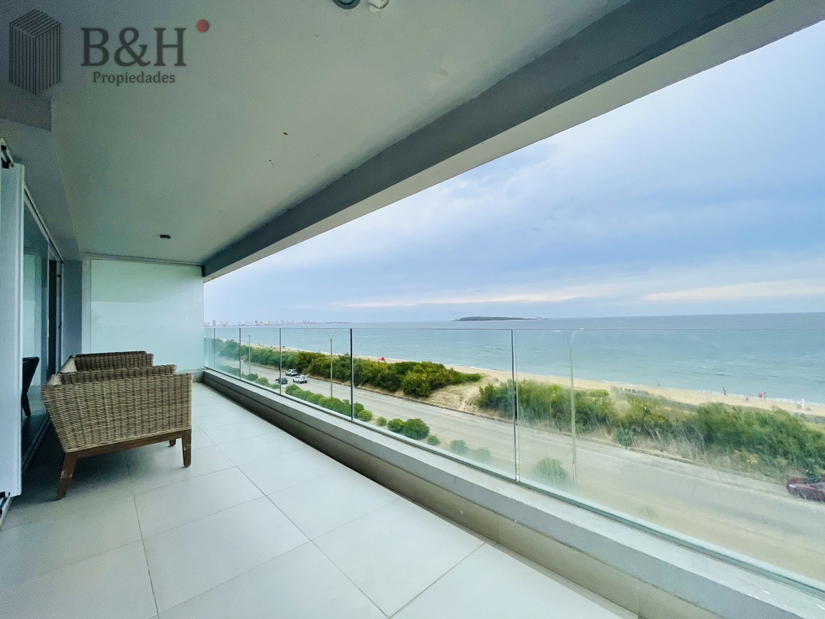 Apartamento ID.350 - Apartamento de 3 Dormitorios y Parrillero Frente al Mar, Playa Mansa