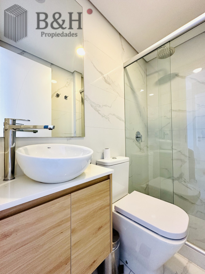 Apartamento ID.3916 - Apartamento Frente al Mar de 3 Dormitorios y Dependencia en Playa Mansa, Punta del Este 