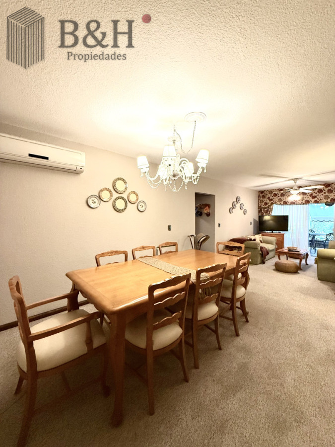 Apartamento ID.7163 - Apartamento en venta playa Mansa de 4 dormitorios y amplia terraza con parrillero propio 