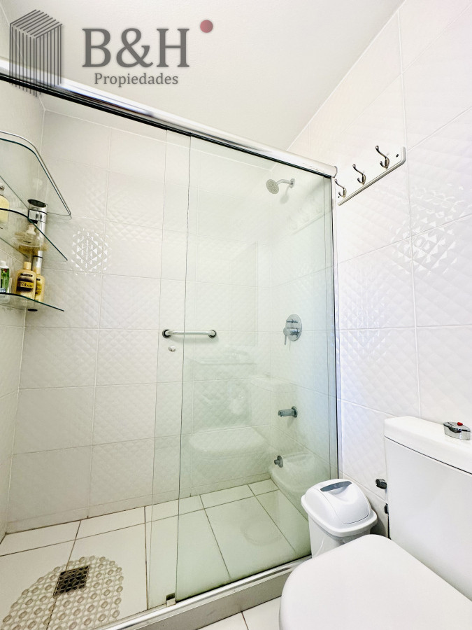 Apartamento ID.3708 - Apartamento en alquiler de 2 dormitorios con 2 baños sobre Roosevelt, Punta del Este