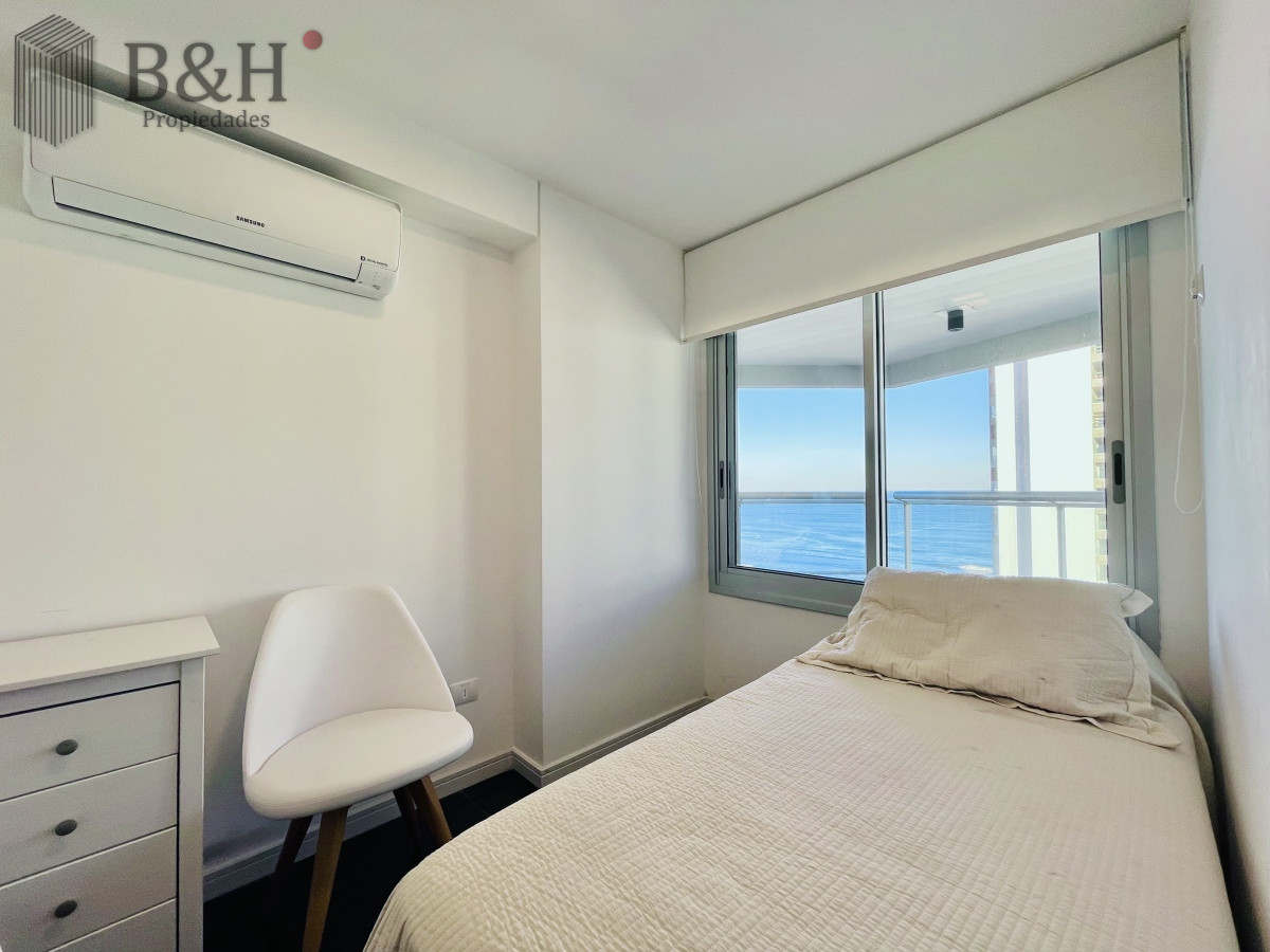 Apartamento ID.3262 - Apartamento de 3 Dormitorios y Dependencia, con Parrillero y Vista al Mar en Playa Brava, Punta del Este 