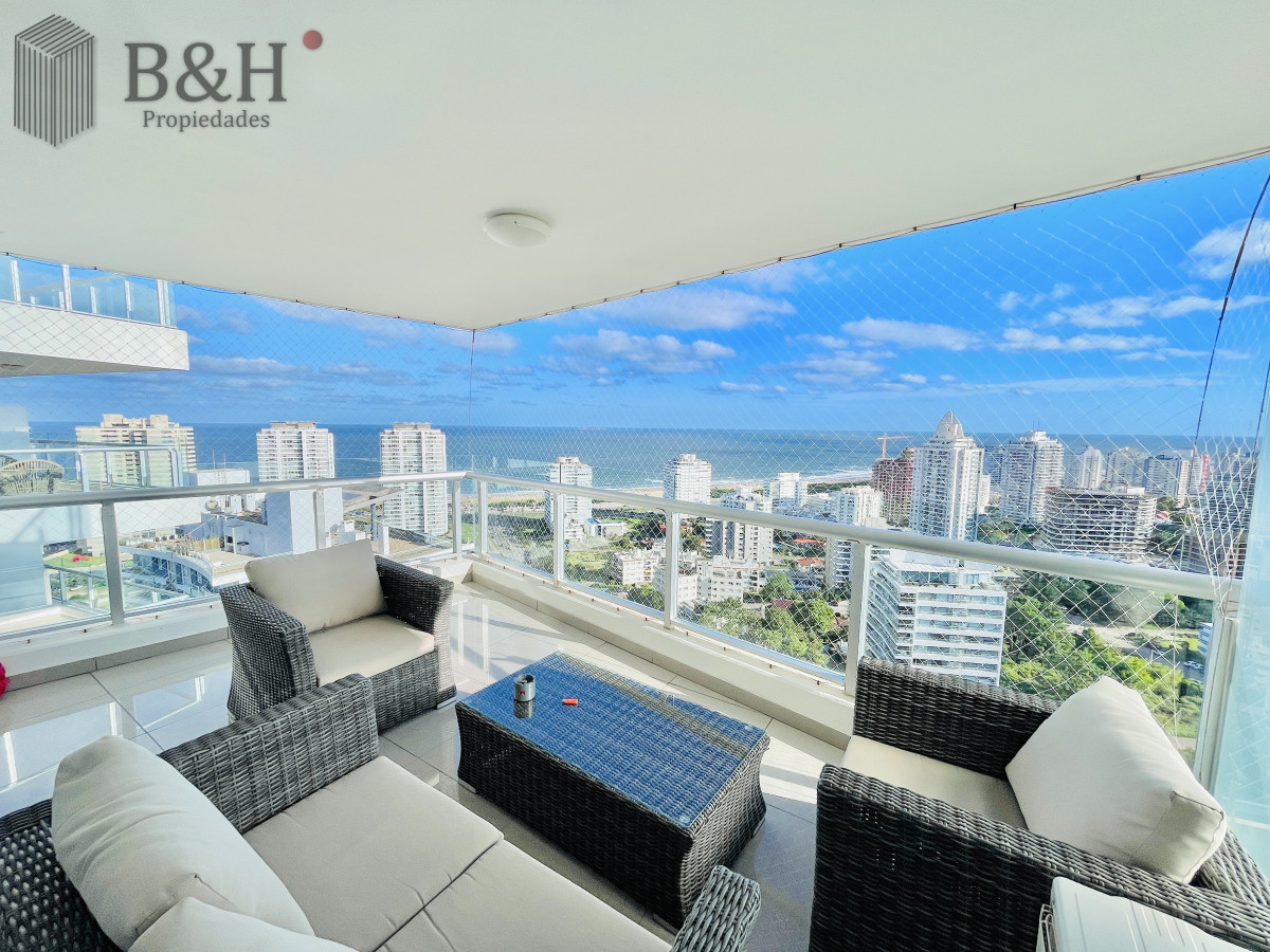Apartamento ID.4465 -  Exclusivo Penthouse de 3 Dormitorios con Vistas panorámicas a Playa Brava, en Venta