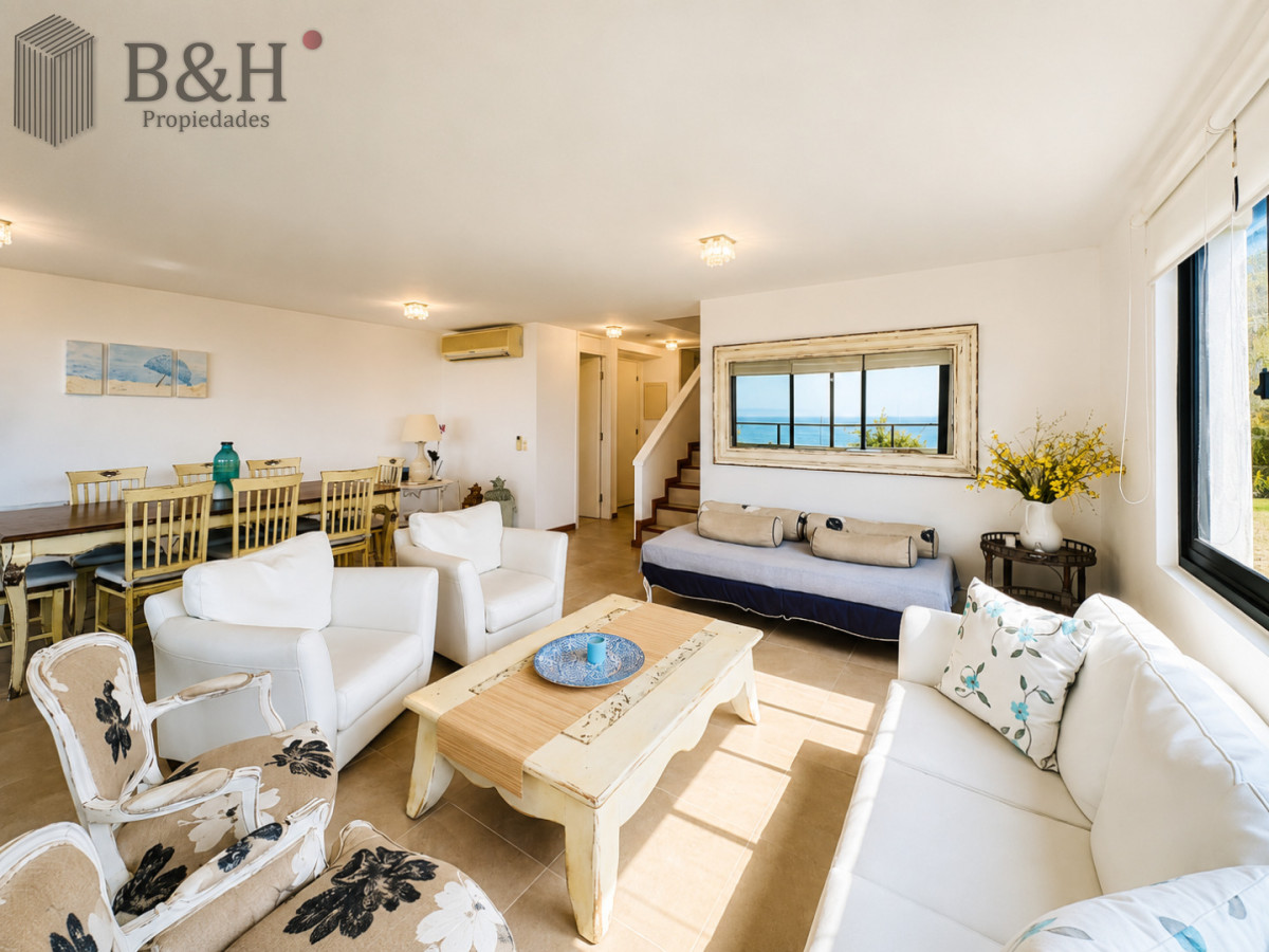 Apartamento ID.6472 - Excelente y amplio departamento duplex en venta de 3 dormitorios mas dependencia con parrillero, Punta Ballena