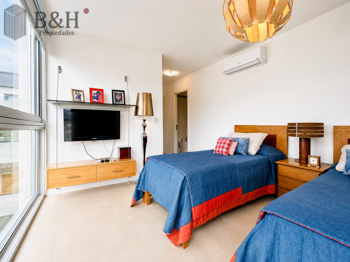 Apartamento ID.2690 - Oportunidad en Venta y Alquiler temporal de maravilloso departamento esquinero en Torre Le Parc, Playa Brava, Punta del Este
