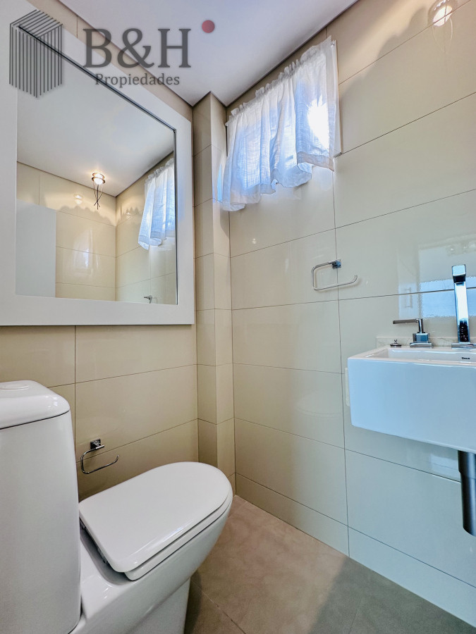 Apartamento ID.4496 - Lujoso Penthouse de 4 Dormitorios con Vista al Mar sobre Playa Mansa, Punta del Este