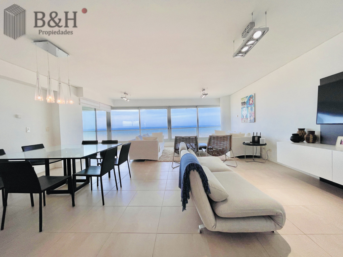 Apartamento ID.5732 - Venta y alquiler temporario de apartamento de tres dormitorios mas dependencia de servicio en Playa Brava