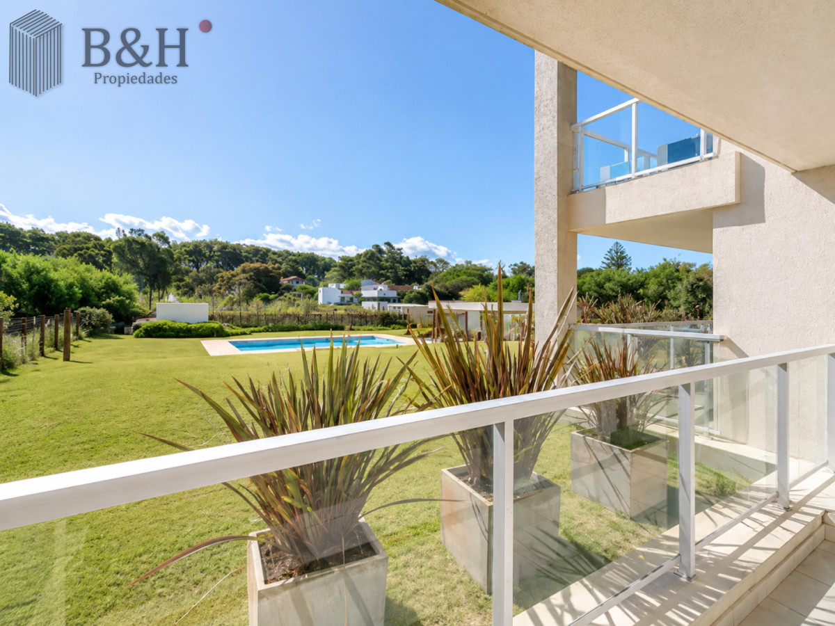 Apartamento ID.7480 - Apartamento de 3 Dormitorios en Primera Línea del Mar, Playa Brava Punta del Este