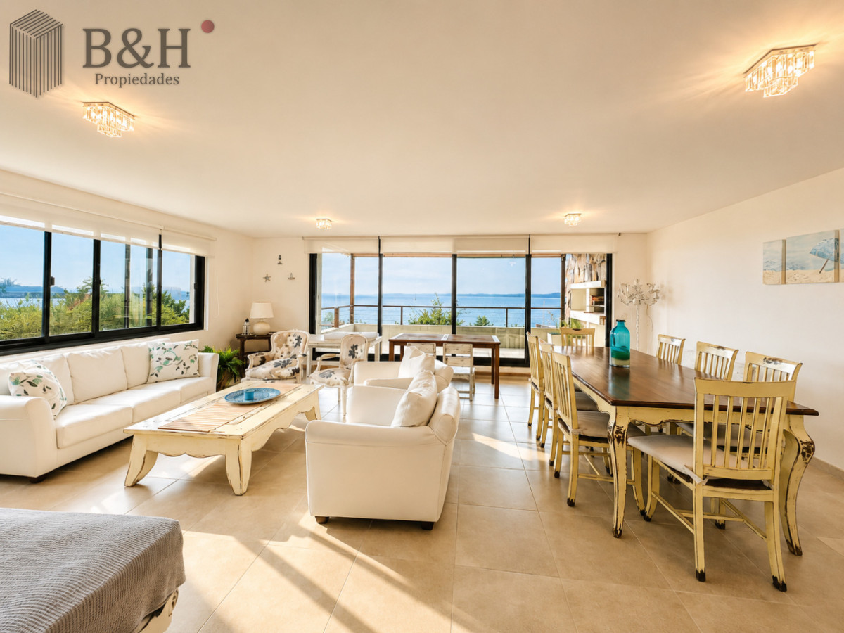 Apartamento ID.6472 - Excelente y amplio departamento duplex en venta de 3 dormitorios mas dependencia con parrillero, Punta Ballena