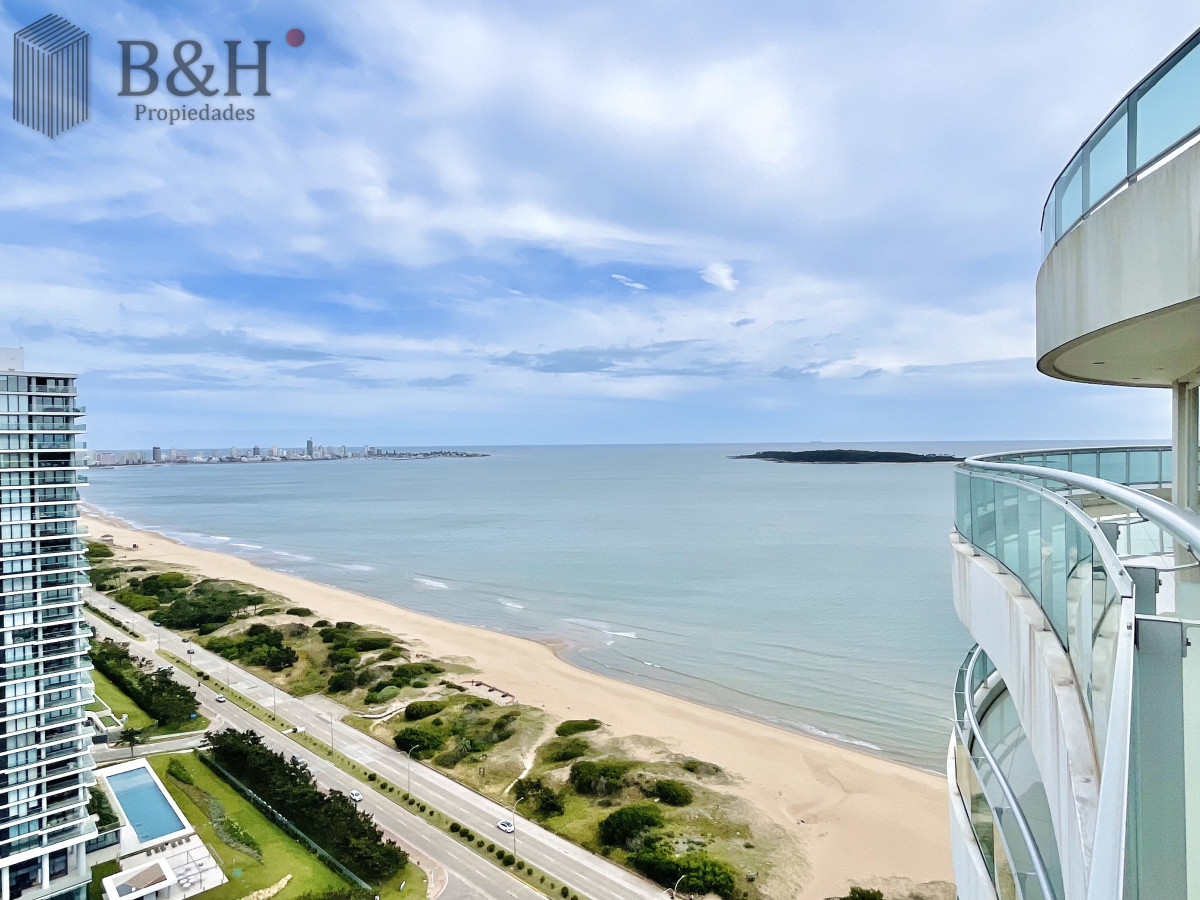 Apartamento ID.4496 - Lujoso Penthouse de 4 Dormitorios con Vista al Mar sobre Playa Mansa, Punta del Este