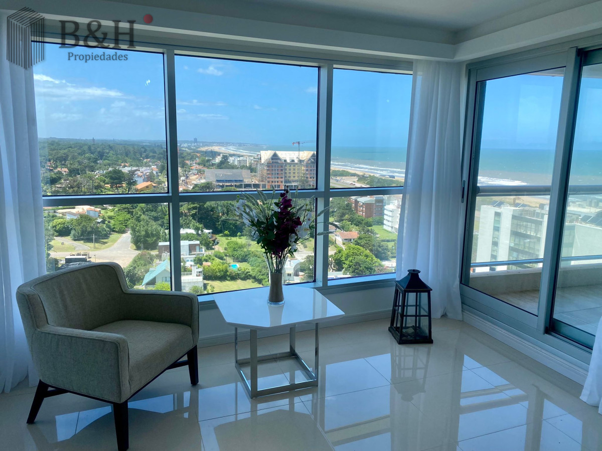 Apartamento ID.5766 - Moderno Departamento de 3 Dormitorios con Parrillero y vista al Mar en Playa Brava