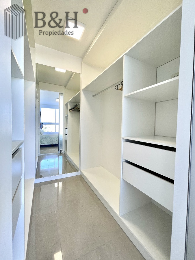 Apartamento ID.399 - Venta y alquiler temporario de apartamento de un dormitorio en torre de categoría a pasos de Playa Brava