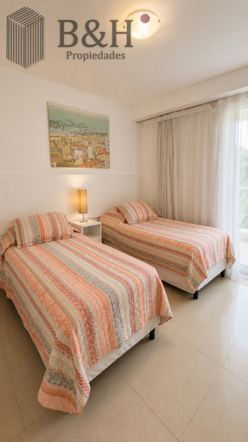 Apartamento ID.7480 - Apartamento de 3 Dormitorios en Primera Línea del Mar, Playa Brava Punta del Este