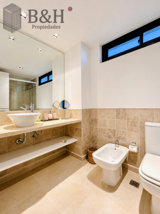 Apartamento ID.6472 - Excelente y amplio departamento duplex en venta de 3 dormitorios mas dependencia con parrillero, Punta Ballena
