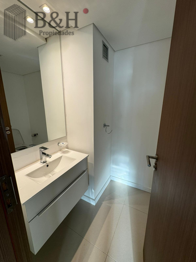 Apartamento ID.5634 - Apartamento de 2 Dormitorios + Dependencia y parrillero propio en Playa Brava