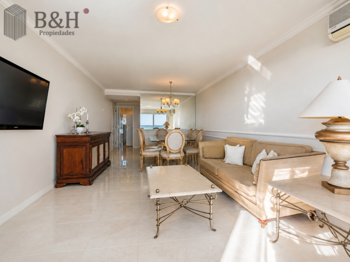 Apartamento ID.2030 - Apartamento de 3 Dormitorios sobre Playa Mansa, en Venta y Alquiler