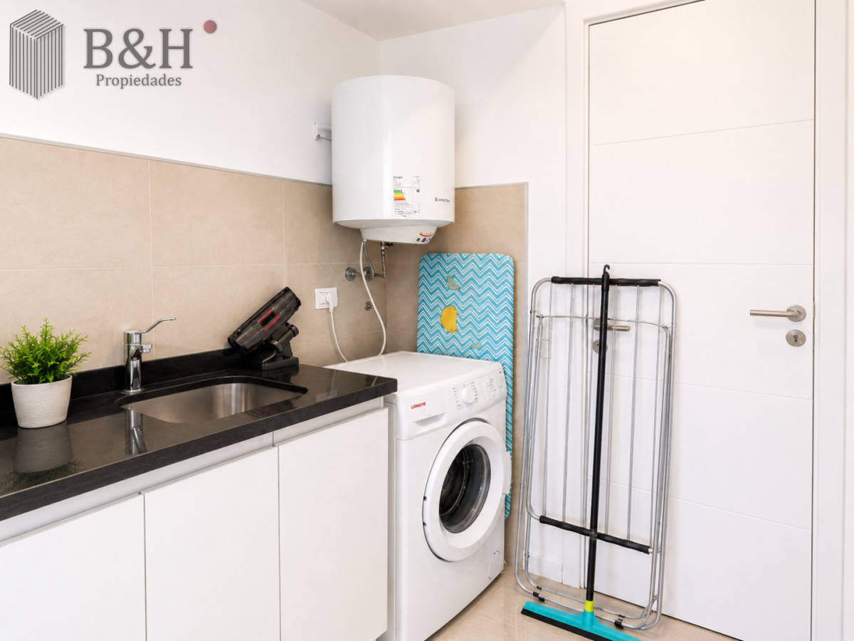 Apartamento ID.7480 - Apartamento de 3 Dormitorios en Primera Línea del Mar, Playa Brava Punta del Este