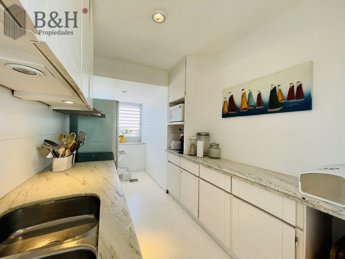 Apartamento ID.1426 - Alquiler temporario de maravilloso departamento piso alto de tres dormitorios, Peninsula, Punta del Este