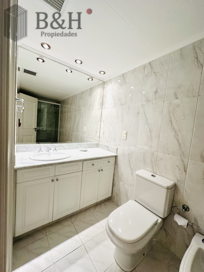 Apartamento ID.3748 - Alquiler temporario de Apartamento de 2 suites sobre Playa Mansa, Primera Línea