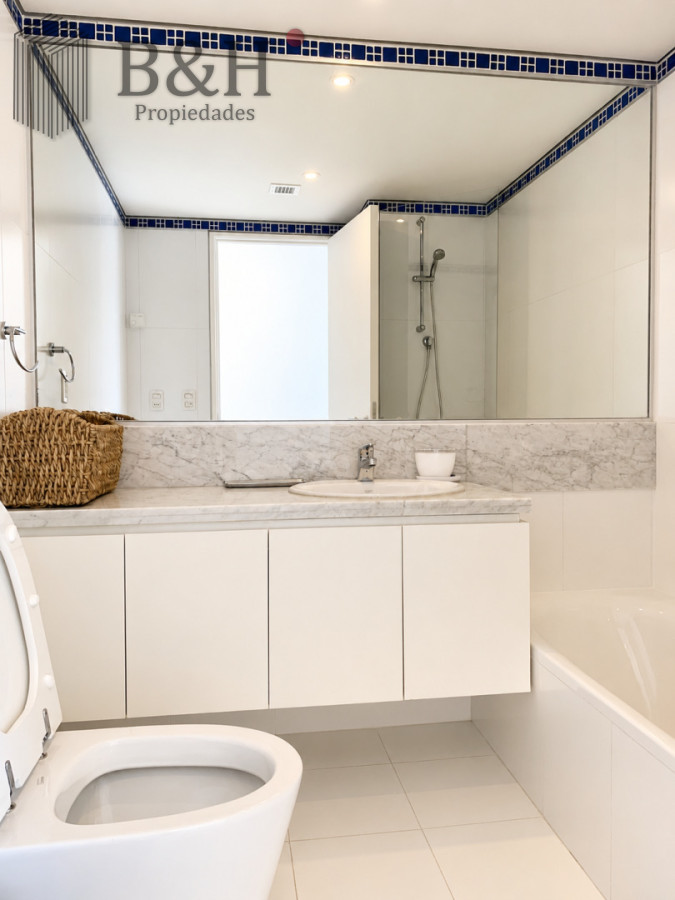Apartamento ID.1233 - Venta y alquiler de departamento esquinero de tres dormitorios mas dependencia de servicio, Torre LE PARC, playa Brava. Punta del Este