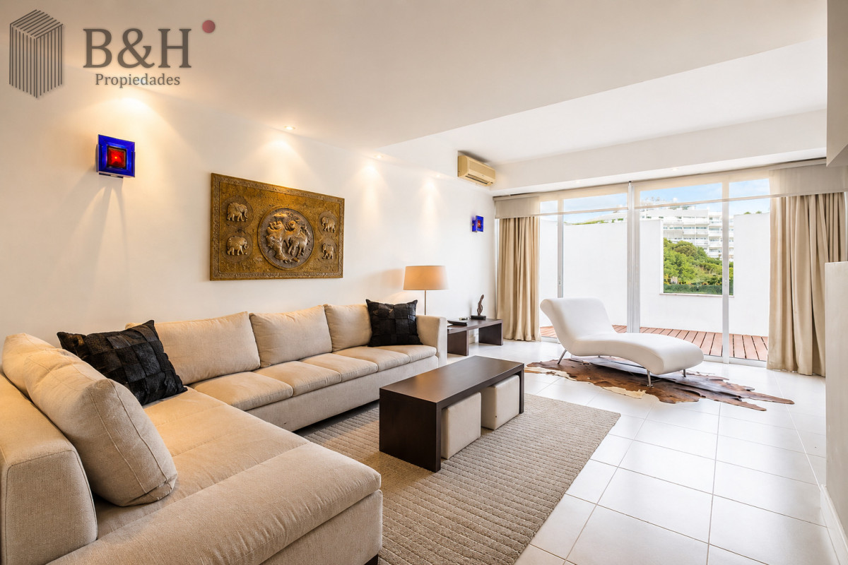 Apartamento ID.7942 - Exclusivo Penthouse de 6 Dormitorios y Barbacoa en Venta Frente al Mar, Rincón del Indio Punta del Este