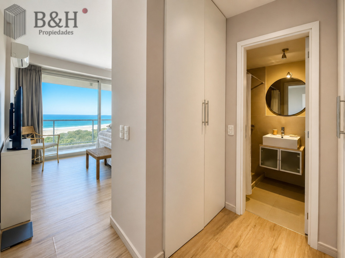 Apartamento ID.8125 - Moderno Apartamento de 3 Dormitorios en Primera Línea del Mar. Blue Marine, Playa Brava Punta del Este