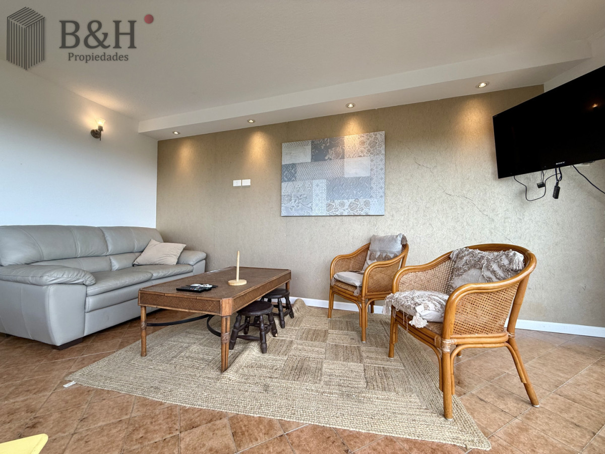 Apartamento ID.6726 - Penthouse con vista al mar en Punta del Este, 2 Dormitorios, en Alquiler Anual