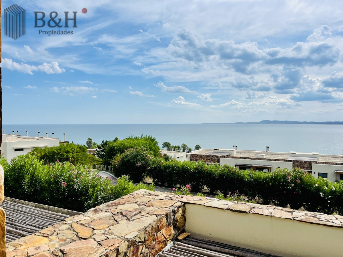 Apartamento ID.1543 - Venta y alquiler de apartamento de dos dormitorios con parrillero de uso exclusivo en Punta Ballena