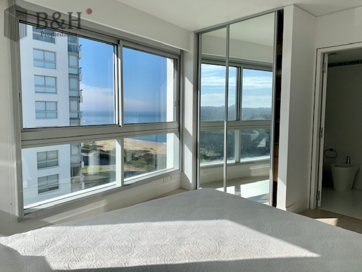 Apartamento ID.5732 - Venta y alquiler temporario de apartamento de tres dormitorios mas dependencia de servicio en Playa Brava