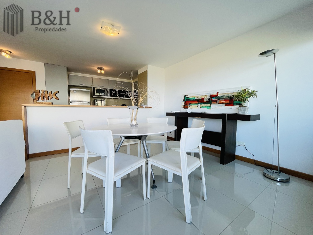 Apartamento ID.414 - Apartamento de 2 Dormitorios y Parrillero Frente a Playa Brava, Punta del Este