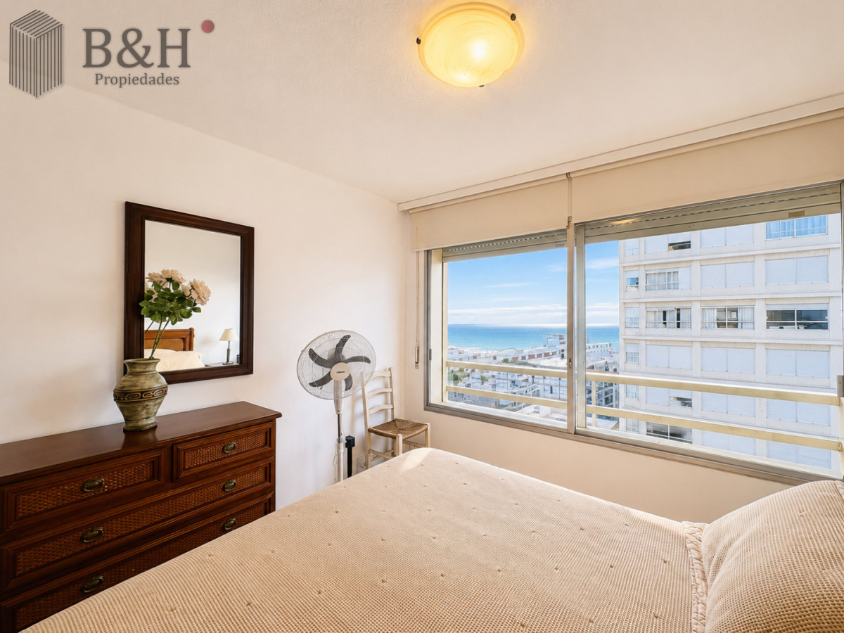 Apartamento ID.6888 - Venta de apartamento en Península de Punta del este con 3 dormitorios y 2 baños reciclado 