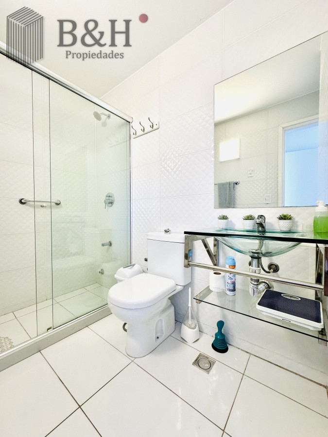 Apartamento ID.3708 - Apartamento en alquiler de 2 dormitorios con 2 baños sobre Roosevelt, Punta del Este