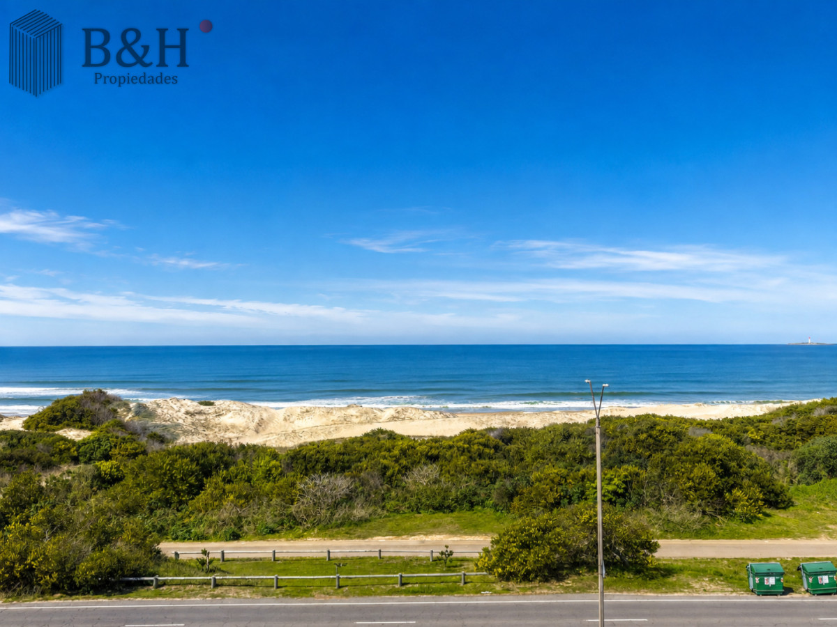 Apartamento ID.8125 - Moderno Apartamento de 3 Dormitorios en Primera Línea del Mar. Blue Marine, Playa Brava Punta del Este