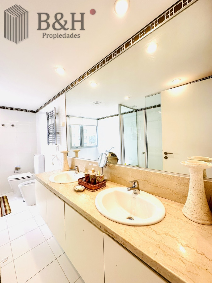 Apartamento ID.2690 - Oportunidad en Venta y Alquiler temporal de maravilloso departamento esquinero en Torre Le Parc, Playa Brava, Punta del Este