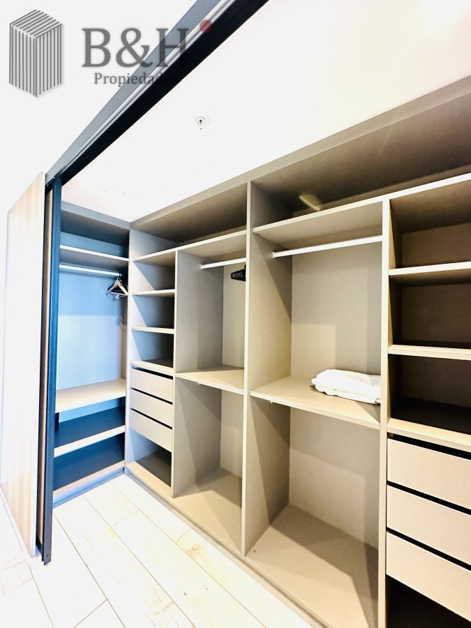 Apartamento ID.2283 - Venta de Apartamento de 1 Dormitorio en suite piso alto de Torre Surfside Village, Punta del Este