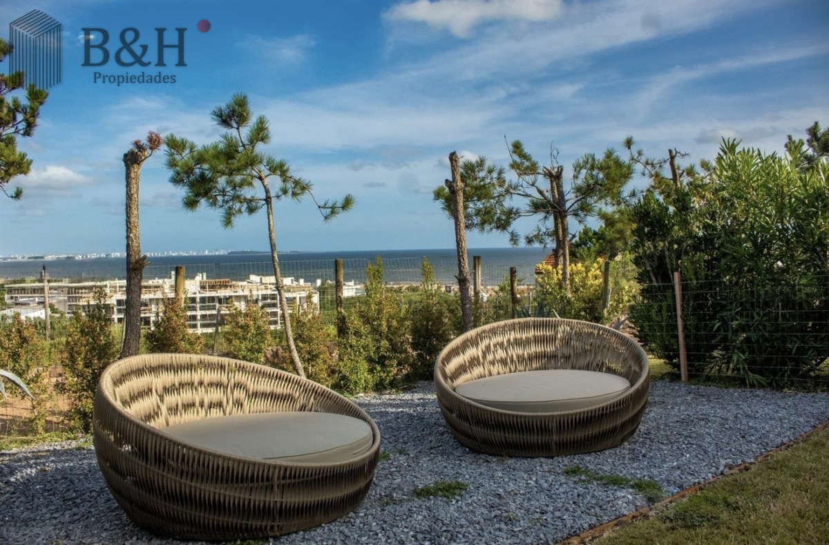 Apartamento ID.7754 - Apartamento de 3 Dormitorios, Parrillero de uso exclusivo y Jardín en Punta Ballena, Punta del Este
