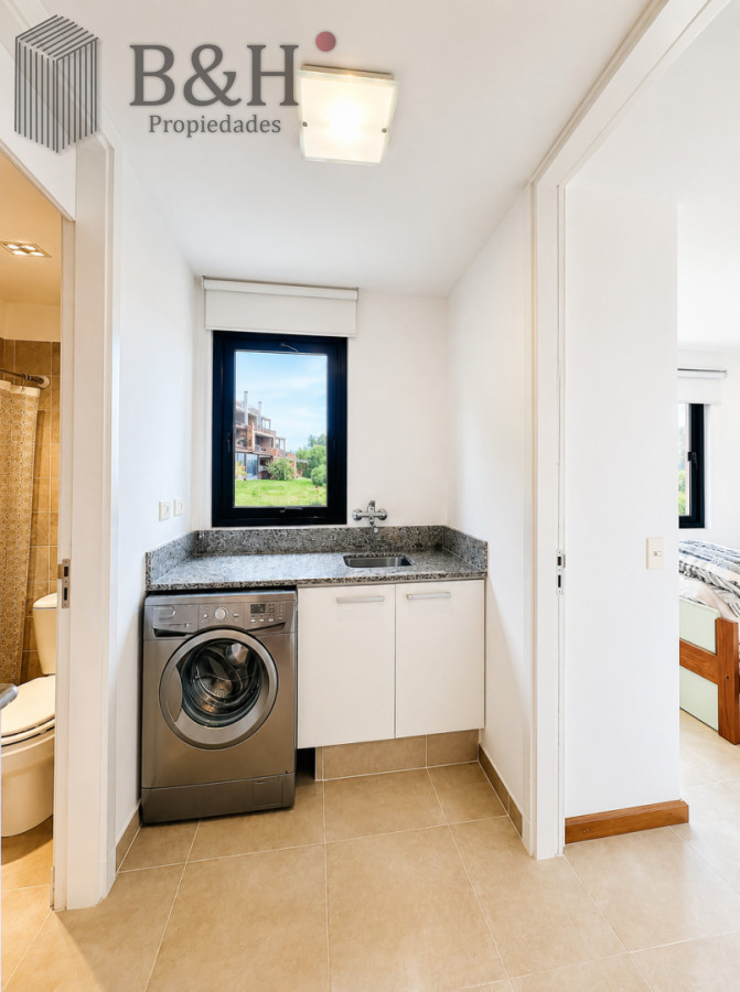 Apartamento ID.6472 - Excelente y amplio departamento duplex en venta de 3 dormitorios mas dependencia con parrillero, Punta Ballena