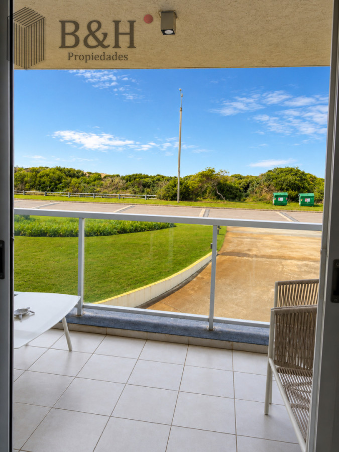 Apartamento ID.7480 - Apartamento de 3 Dormitorios en Primera Línea del Mar, Playa Brava Punta del Este