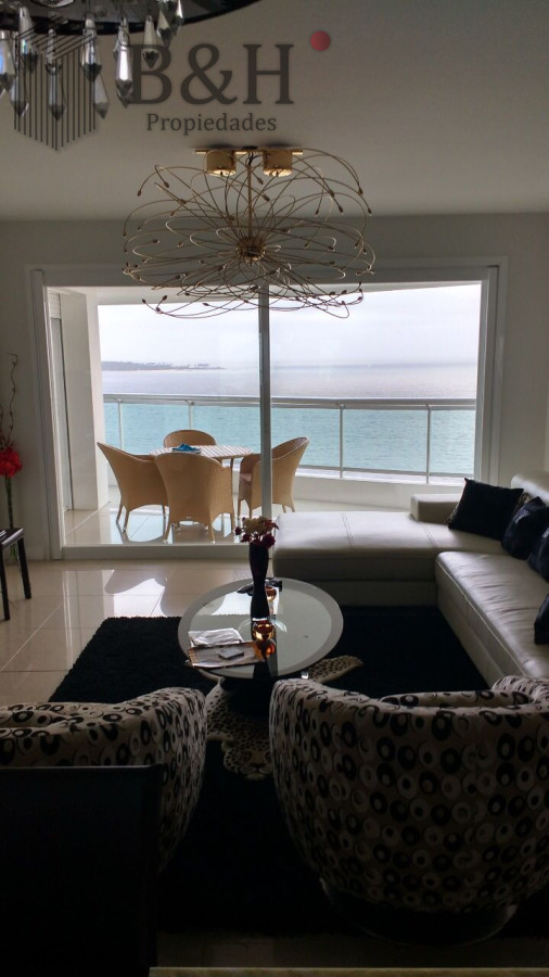 Apartamento ID.5426 - Alquiler temporario de apartamento en torre Premiun sobre playa Mansa de tres dormitorios