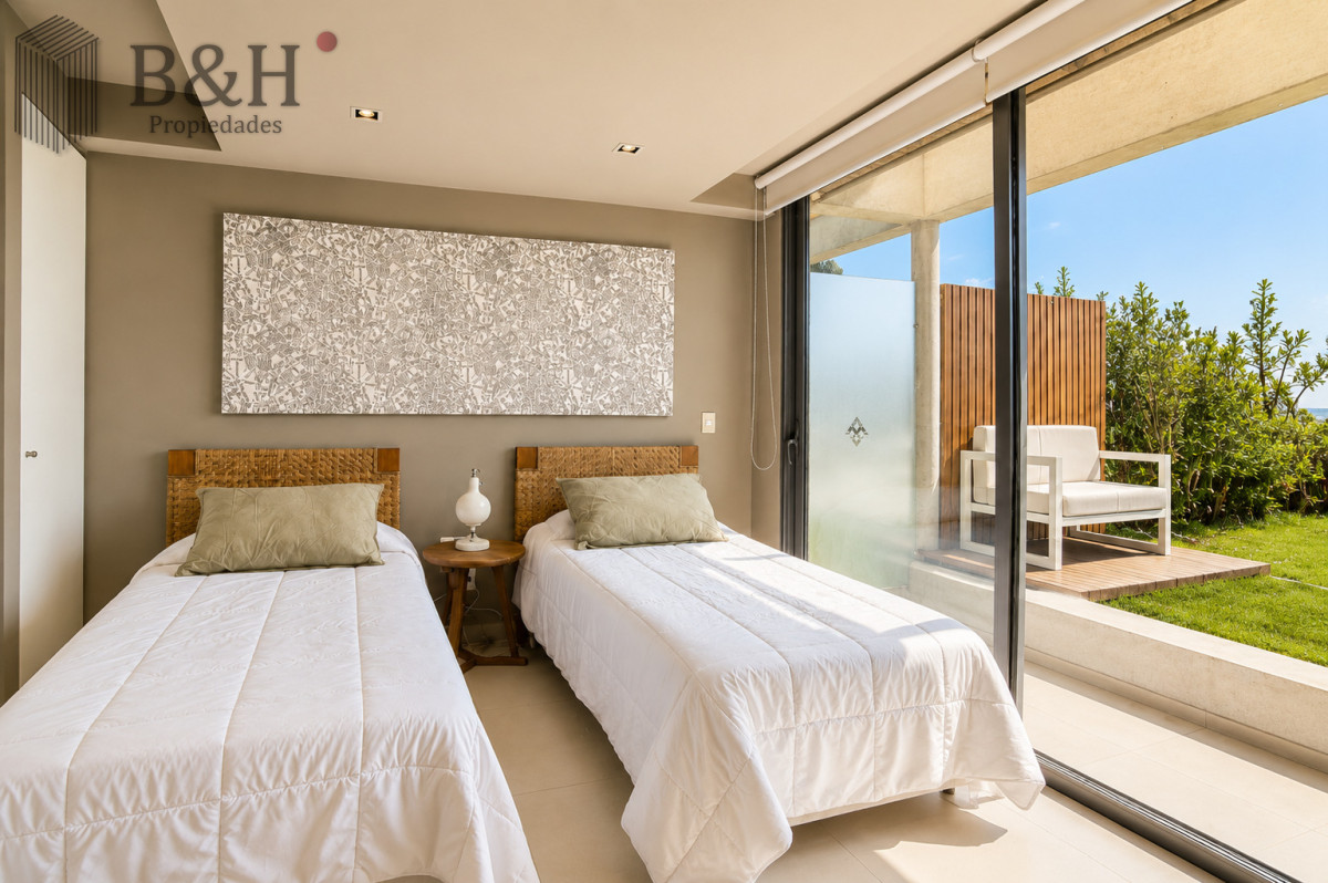 Apartamento ID.7754 - Apartamento de 3 Dormitorios, Parrillero de uso exclusivo y Jardín en Punta Ballena, Punta del Este