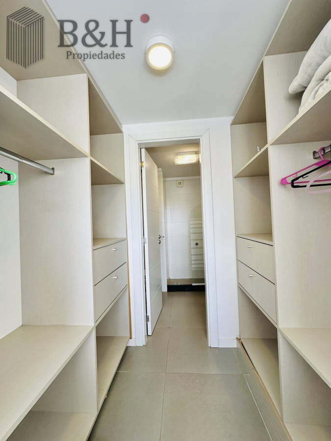 Apartamento ID.3421 - Alquiler temporario de Apartamento de 2 Dormitorios en edificio Silente Playa Brava