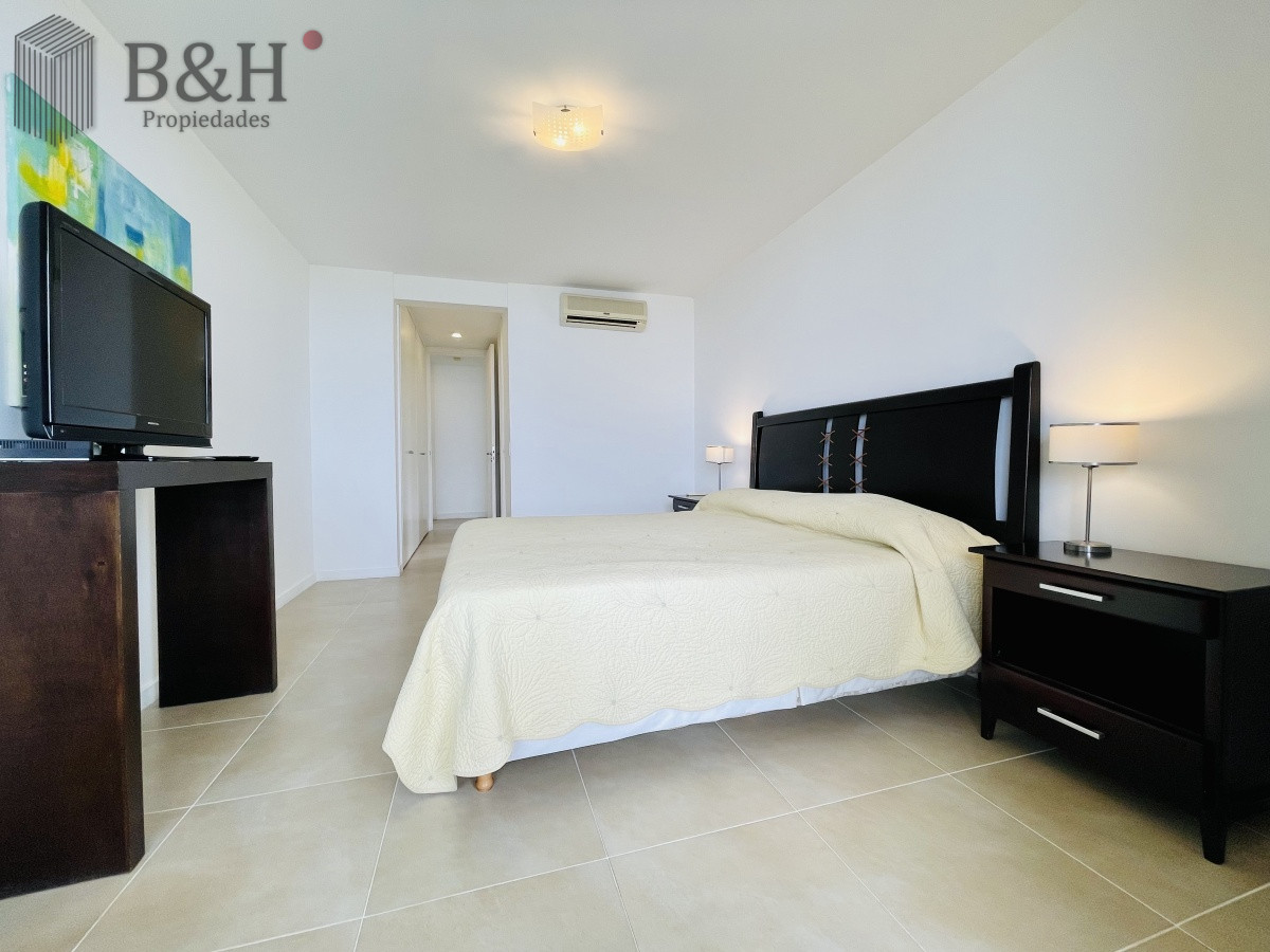Apartamento ID.4491 - Venta de apartamento de dos dormitorios con parrillero en complejo privado de Punta Ballena