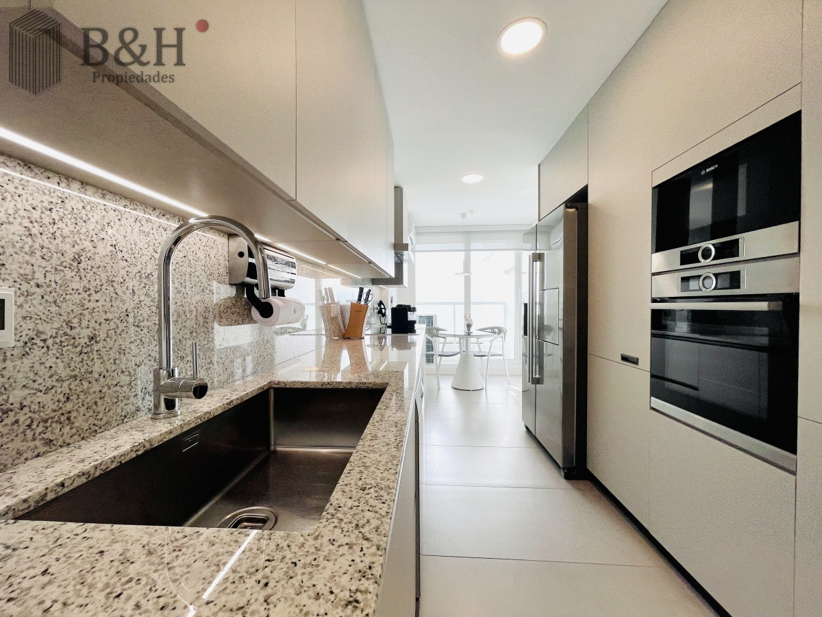 Apartamento ID.2301 - Venta Espectacular Apartamento Frente al Mar, 3 Dormitorios, Le Parc Punta del Este