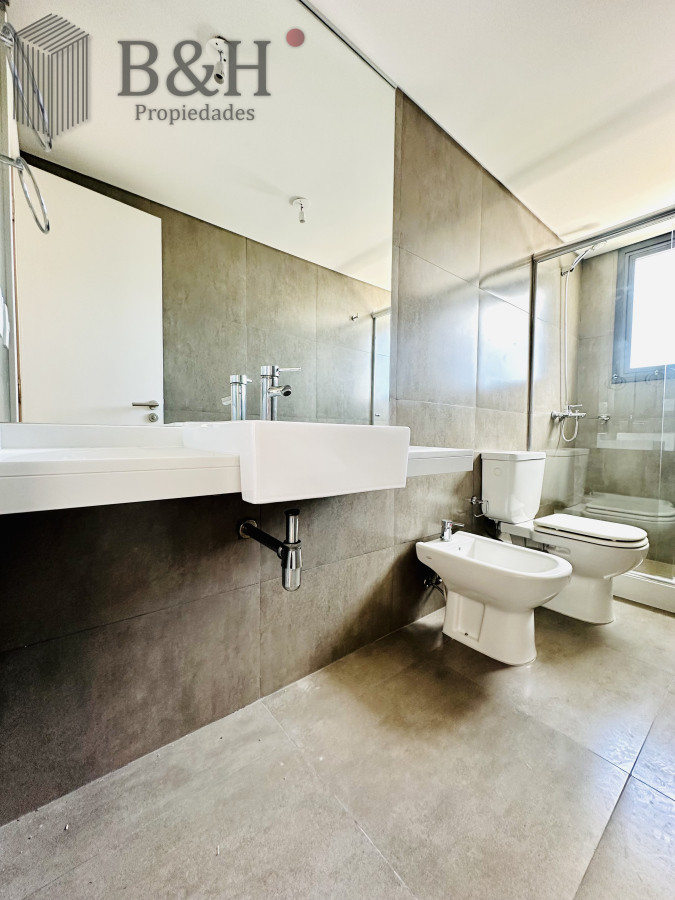 Apartamento ID.6873 - Venta de apartamento con vista al mar y muy luminoso de 2 dormitorios con 2 baños, Playa Brava Aidy Grill, Punta del Este