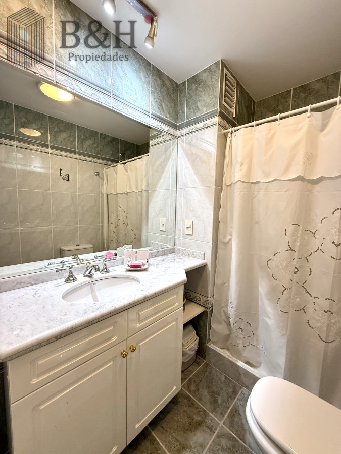 Apartamento ID.6171 - Alquiler temporario de apartamento esquinero de tres dormitorios más dependencia de servicio sobre Playa Mansa, Punta del Este