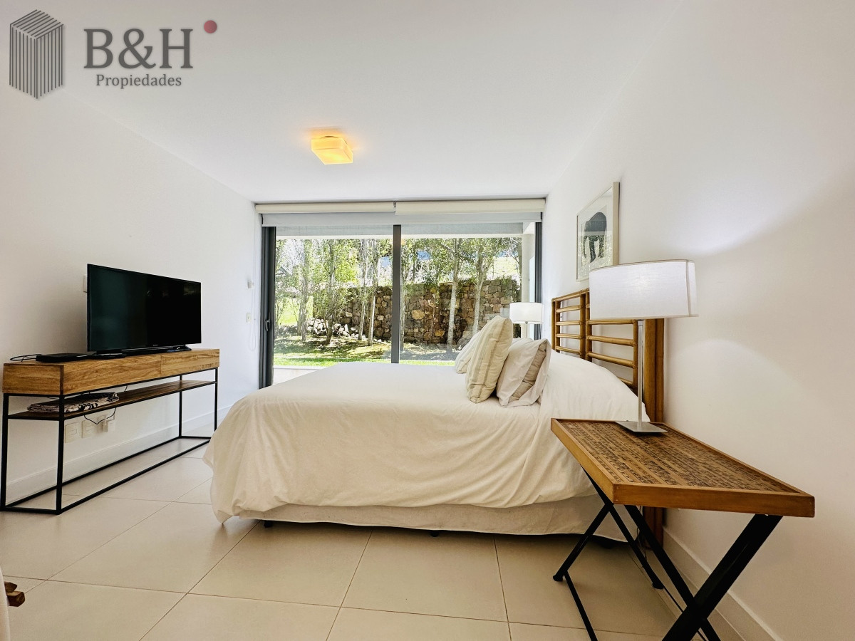 Apartamento ID.6877 - Venta y Alquiler temporario de apartamento moderno de dos dormitorios con parrillero en Punta Ballena