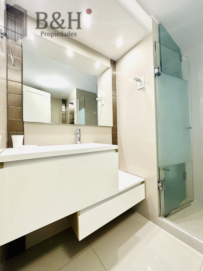 Apartamento ID.6888 - Venta de apartamento en Península de Punta del este con 3 dormitorios y 2 baños reciclado 