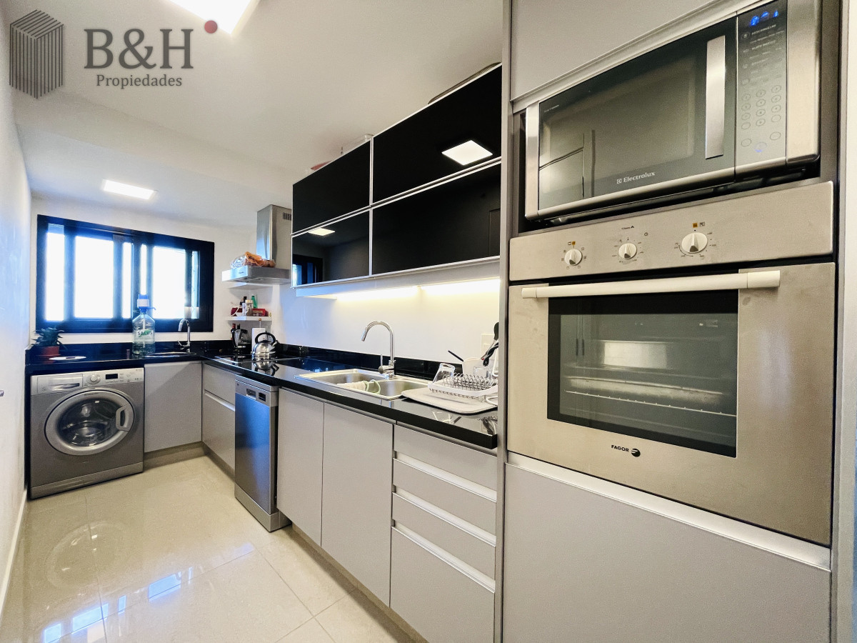 Apartamento ID.4465 -  Exclusivo Penthouse de 3 Dormitorios con Vistas panorámicas a Playa Brava, en Venta